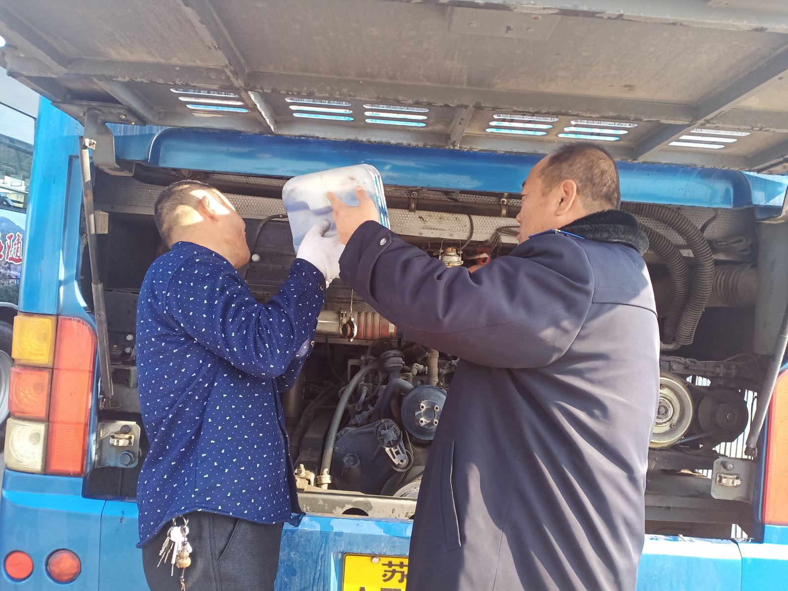 公交集團(tuán)公交事業(yè)一部做好車輛 冬季保養(yǎng)和防護(hù)